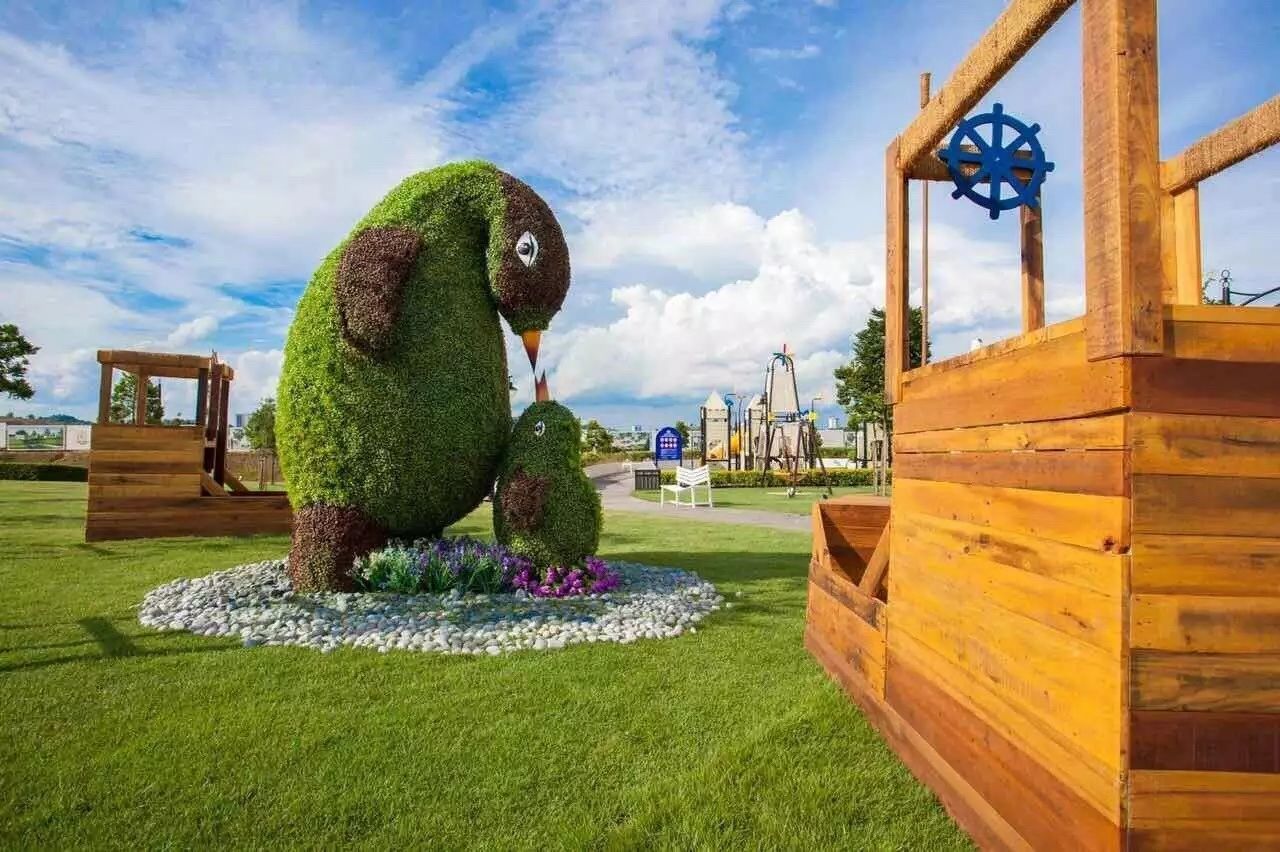 Malaysian Community Display With Realistic Artificial Topiary animal