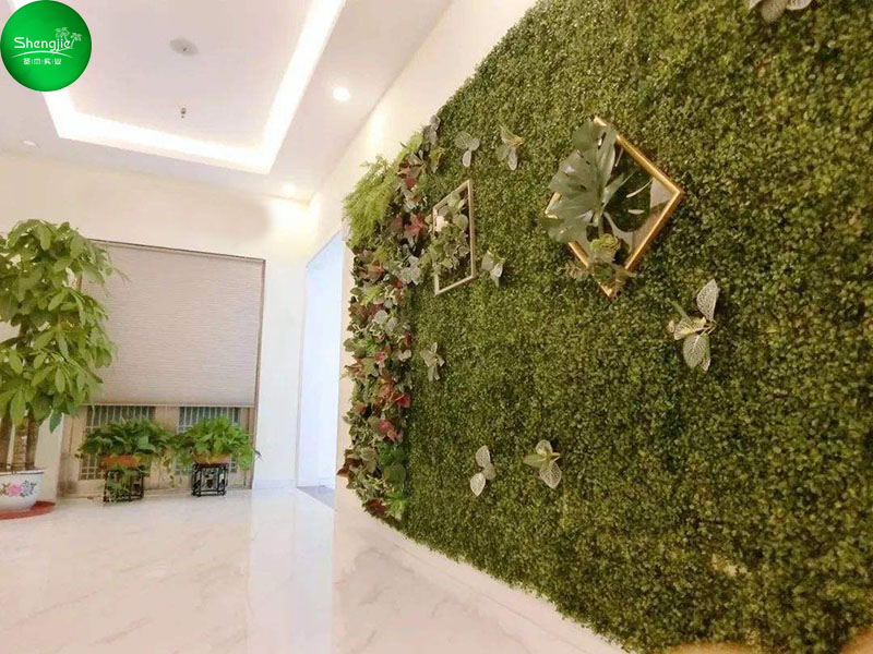 How to decorate the corridor with artificial plant